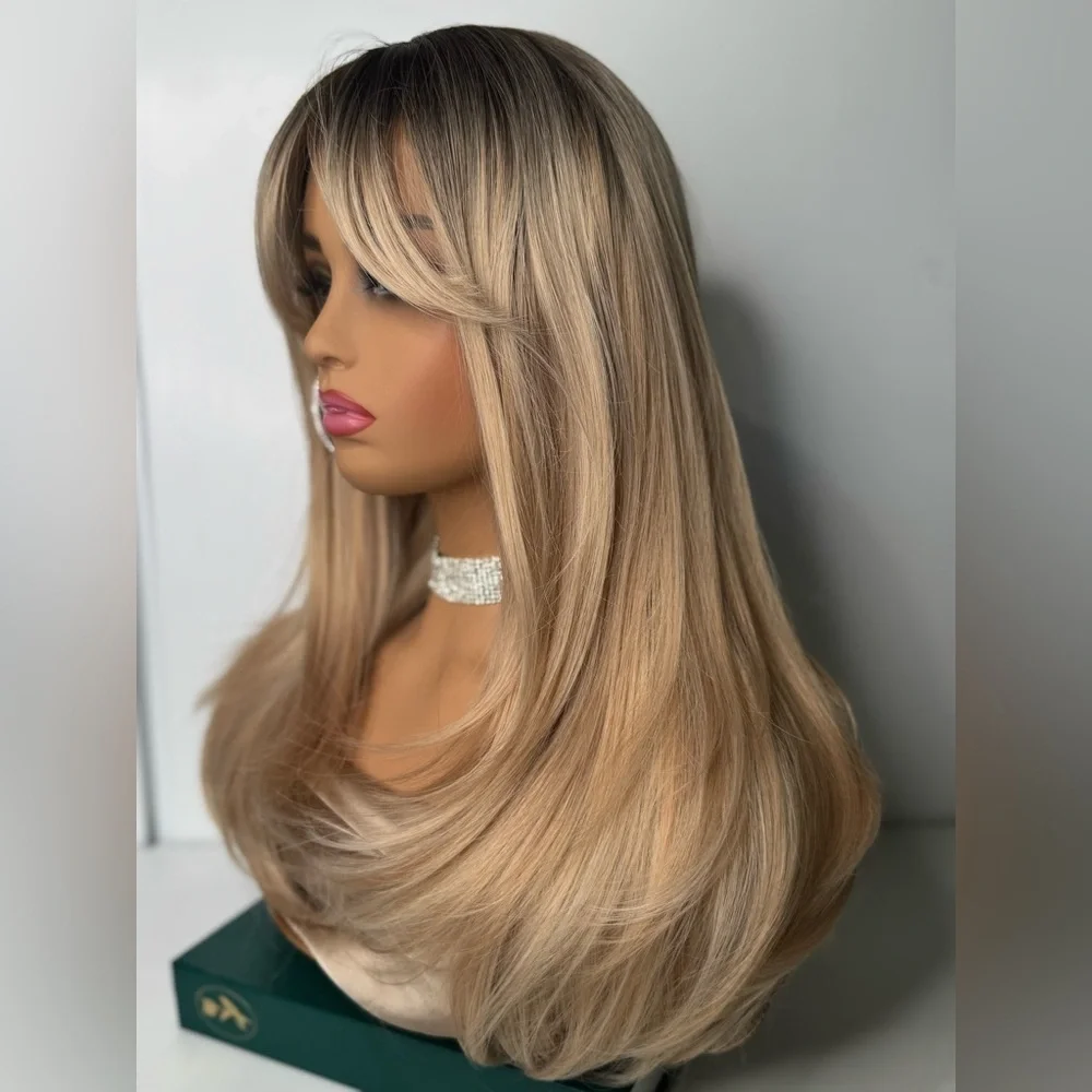 Blonde layered wig - Picture 7 of 11